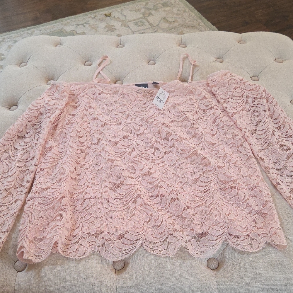 Women's cold shoulder lace top size XL